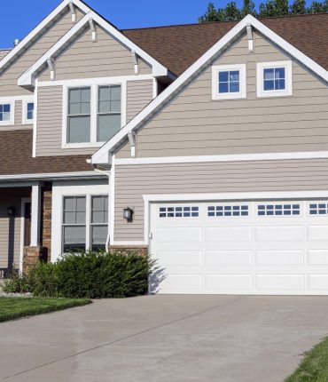 Modern,Style,Suburban,Home,View,From,The,Street
